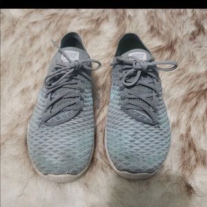 NIKE FREE TR FLYKNIT 2